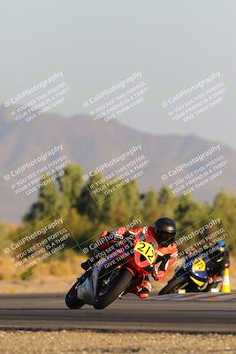 media/Nov-19-2023-CVMA (Sun) [[1f3d1b7ccb]]/Race 17 Amateur Supersport Middleweight/